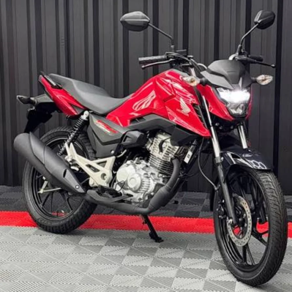 Honda Fan 160cc vermelha em destaque