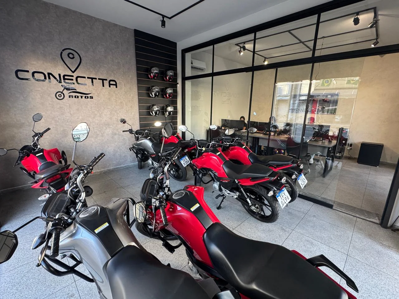 Showroom da Conectta Motos com motos Honda Fan 160cc