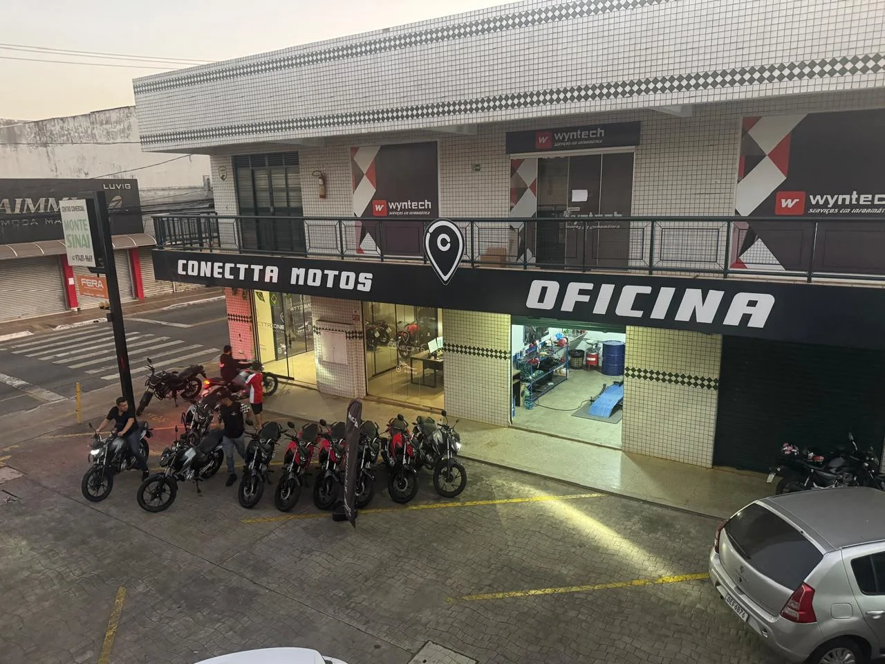 Fachada da loja e oficina da Conectta Motos em Goiânia